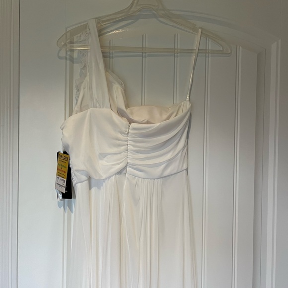 Wedding Gown 3908 - Picture 2 of 3